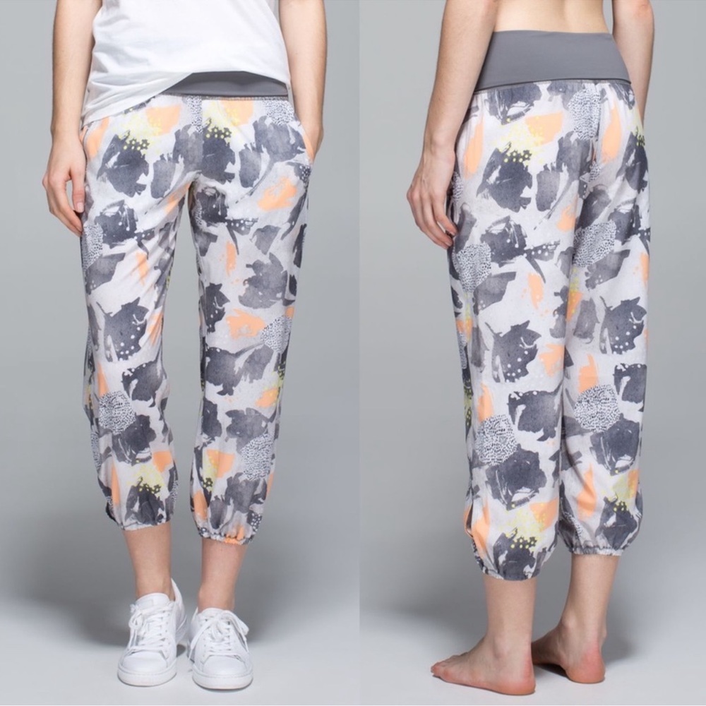 Lululemon Mini Art Pop White Multi Slate Gray High Rise Om Pant 2